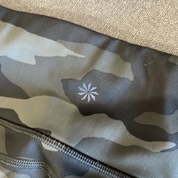 Athleta Green Camo Contender 7/8 Tight Leggings - Picture 10 of 13